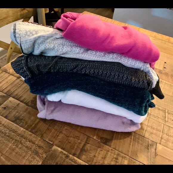 Sweaters - Bundle of cozy sweaters